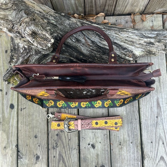 🌻LAST ONE! TOOLED LEATHER COWHIDE SUNFLOWER LAPTOP BAG PURSE w/ BELT STRAP🌻 - Picture 7 of 12